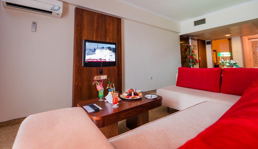 Derici Hotel Κουσάντασι Δωμάτιο φωτογραφία