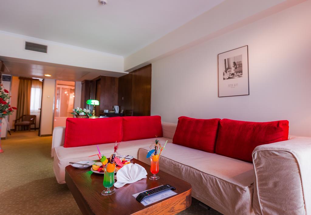 Derici Hotel Κουσάντασι Εξωτερικό φωτογραφία